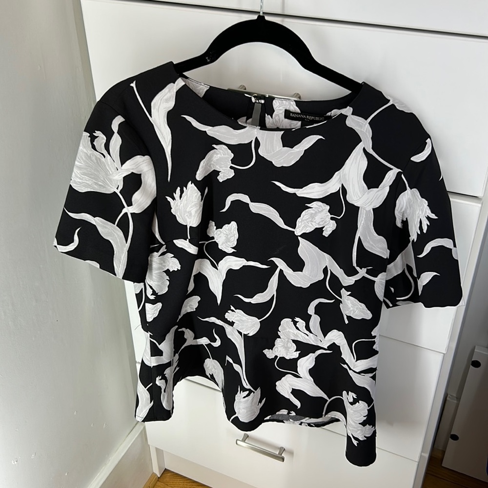 Banana Republic black and white floral peplum size small